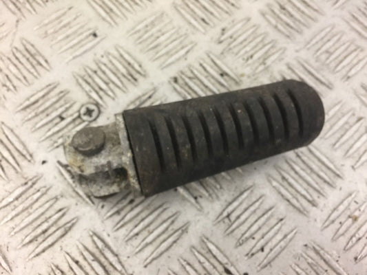 KAWASAKI ZX9R ZX9B FRONT RIGHT PEG  YEAR 1994 (STOCK 519)
