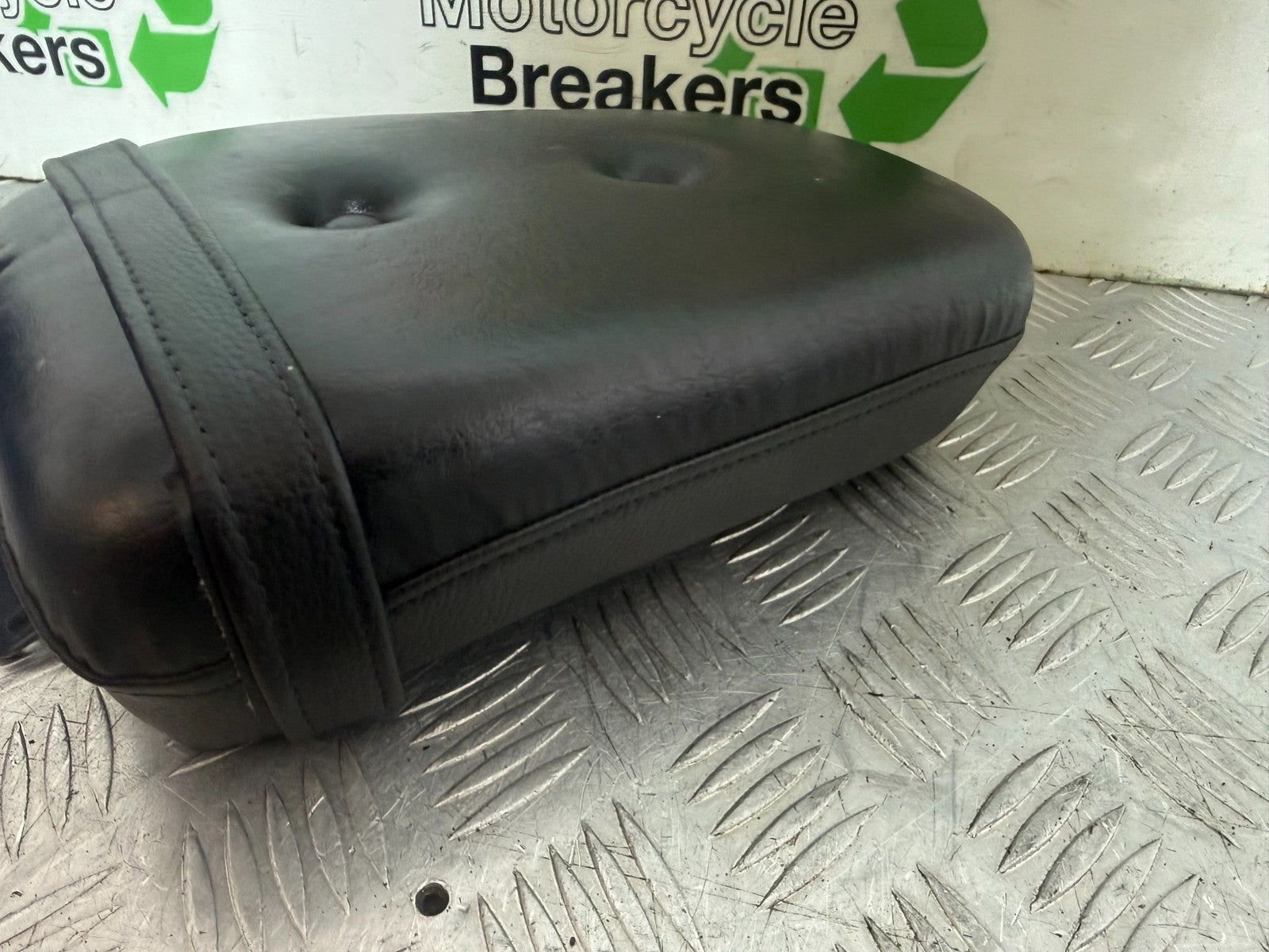 SUZUKI GZ125 GZ 125 MARAUDER REAR PILLION SEAT YEAR 1998-2005