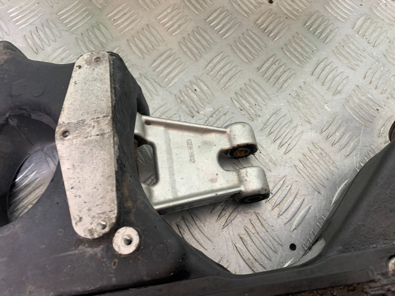 TRIUMPH SPEED TRIPLE R 1050 SWINGARM   2009 (CMB1183)
