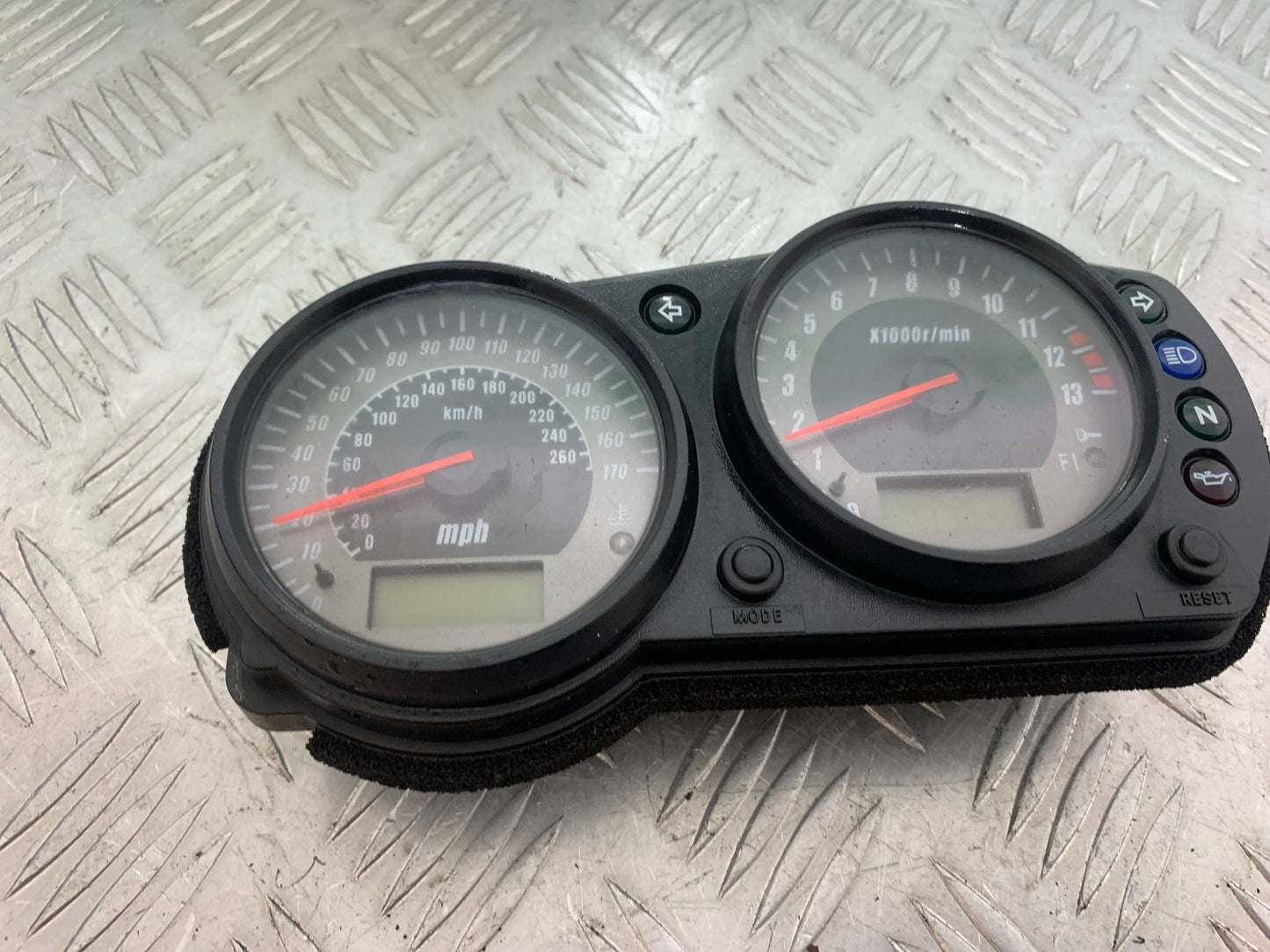 KAWASAKI Z750 Z 750 CLOCK SPEEDO DASH   YEAR 2004-2007 (CMB1104)