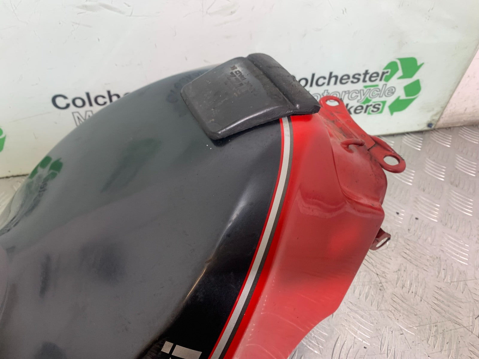 KAWASAKI GPZ600 GPZ 600 PETROL TANK YEAR 1988-90 (CMB1258)