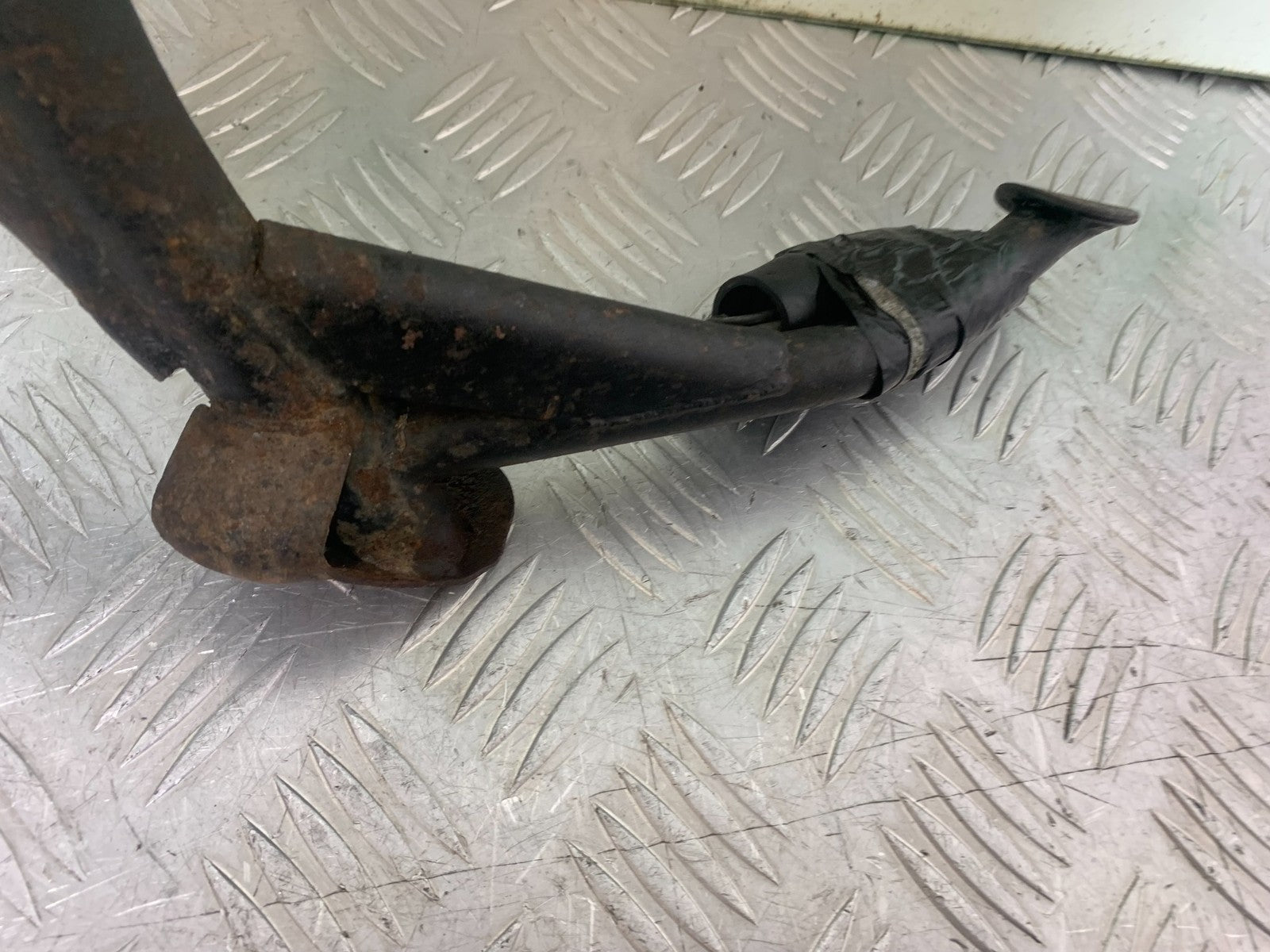 YAMAHA XJ900 XJ 900 DIVERSION CENTER STAND   YEAR 1994-2002 (CMB1292)