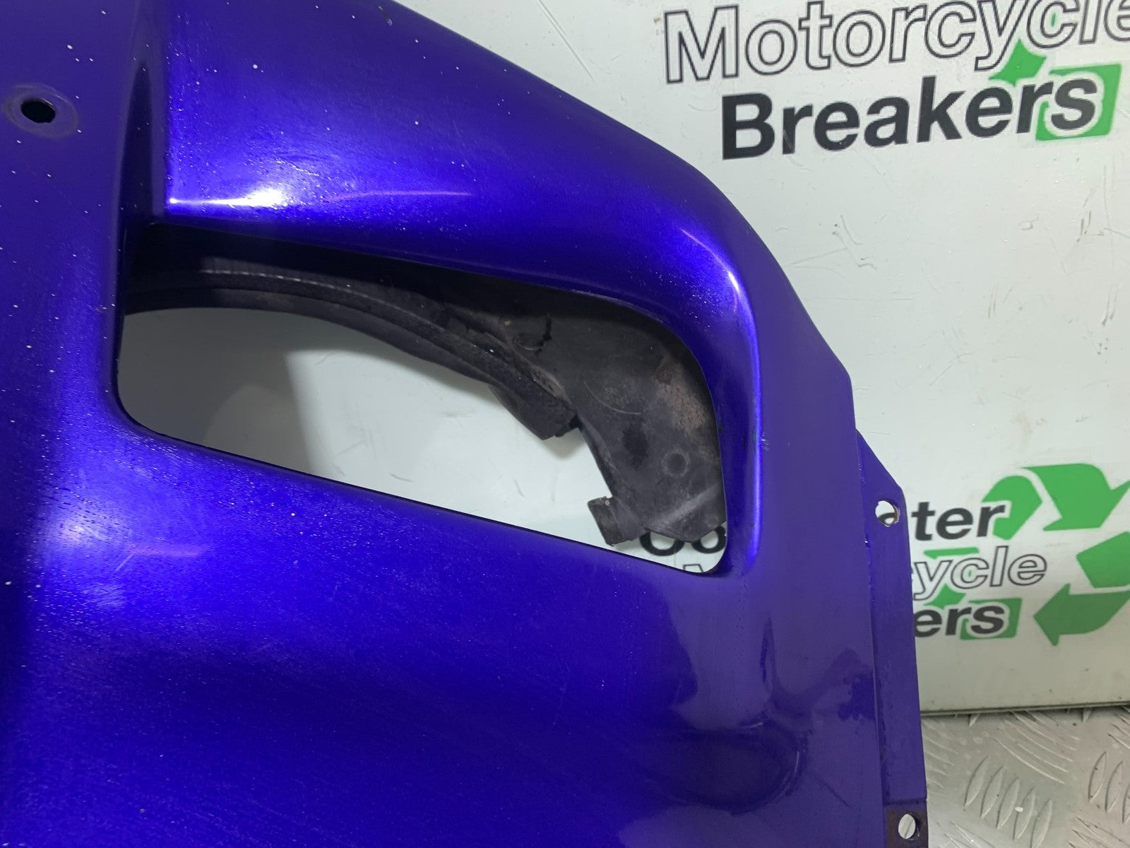 TRIUMPH TROPHY 900 RIGHT FAIRING PANEL    YEAR 1991-95 (CMB1251)