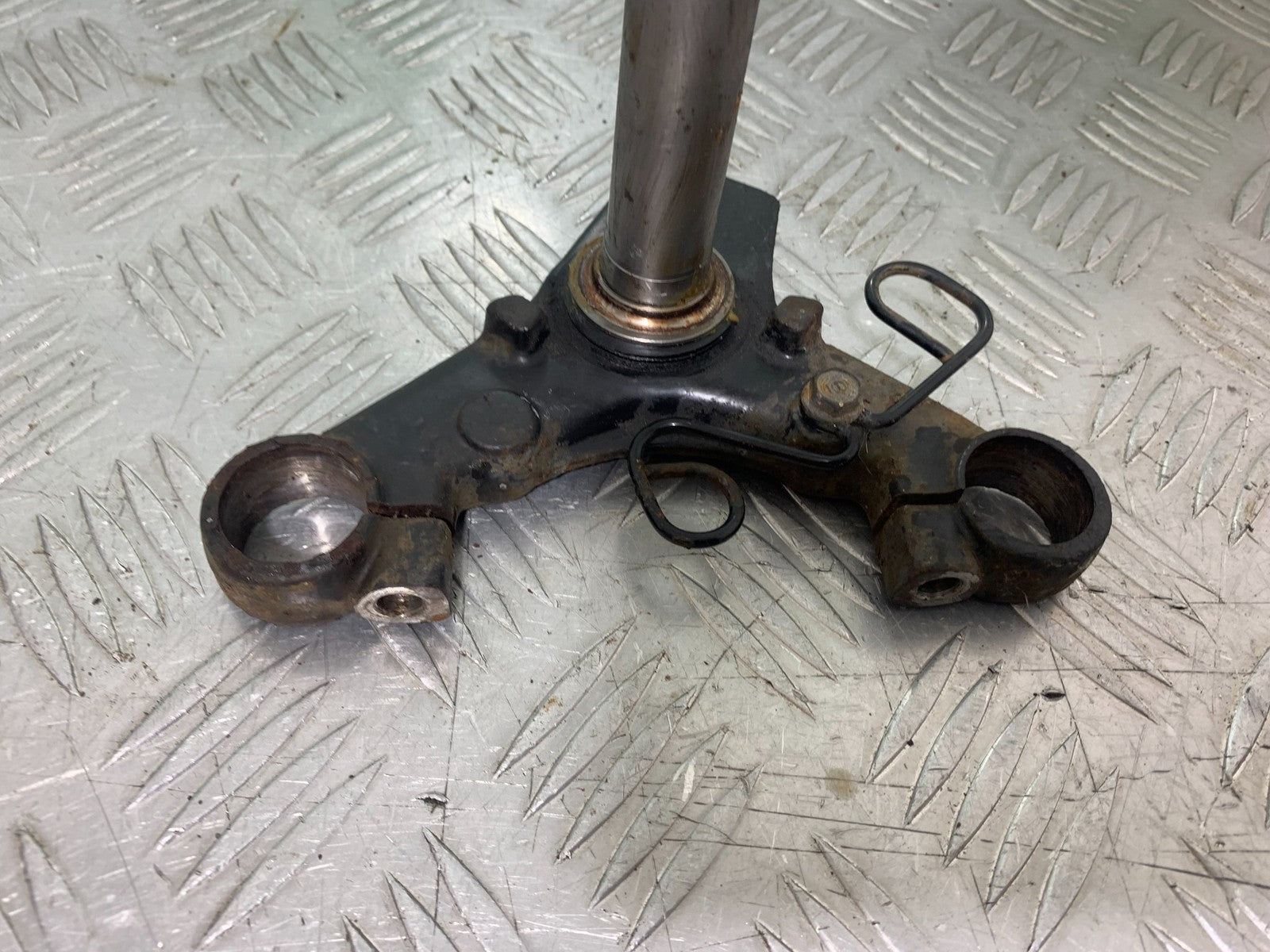 HONDA CG125 CG 125 BOTTOM YOKE   YEAR 1998-2000 (CMB1282)