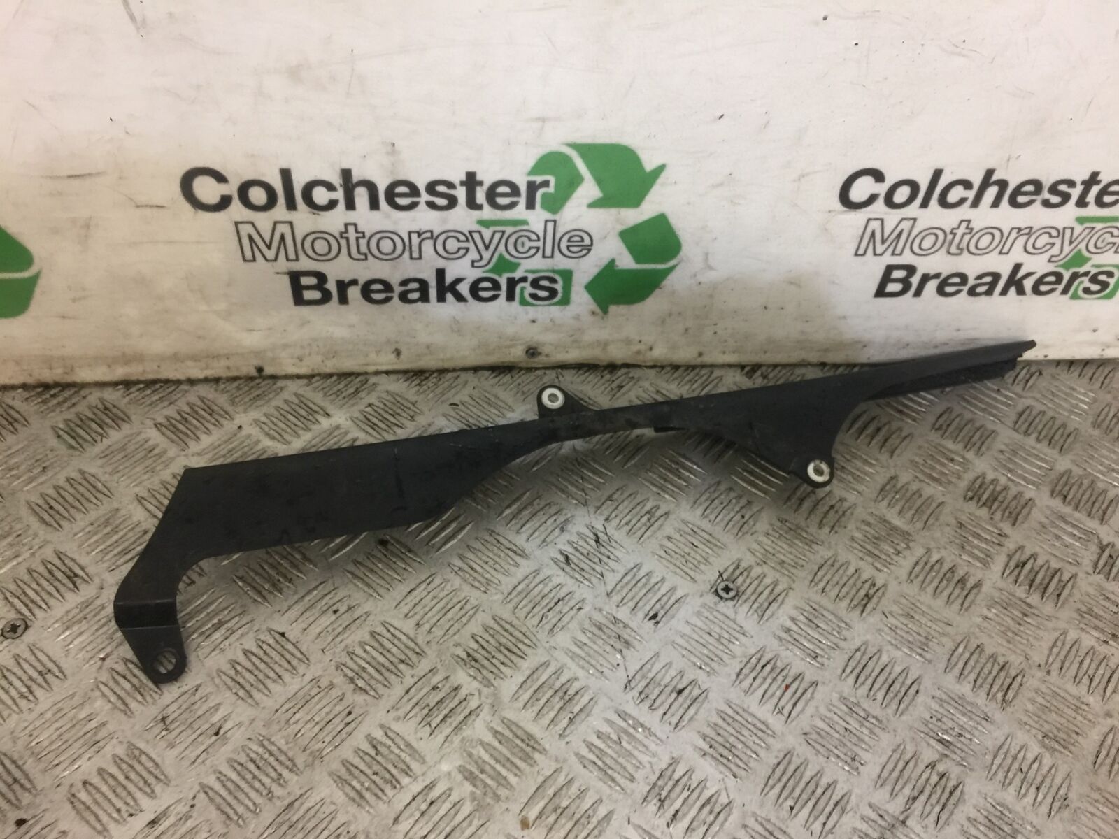 YAMAHA R6 5SL CHAIN GUARD  YEAR 2004 (STOCK 666)