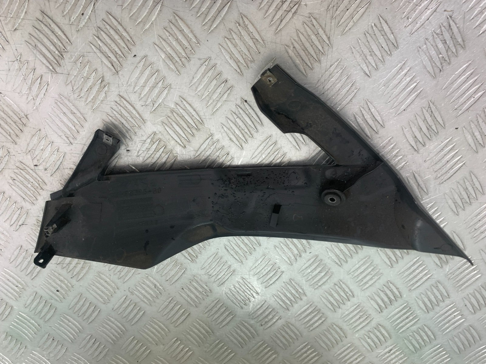 YAMAHA YZF-R125 YZF 125 RIGHT BELLYPAN   YEAR 2019-2022 (CMB1263)