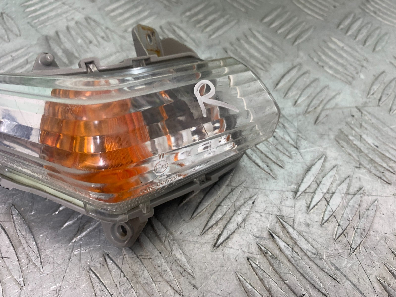 SUZUKI GSR600 GSR 600 FRONT RIGHT  INDICATOR  2006-2010 (CMB1177)