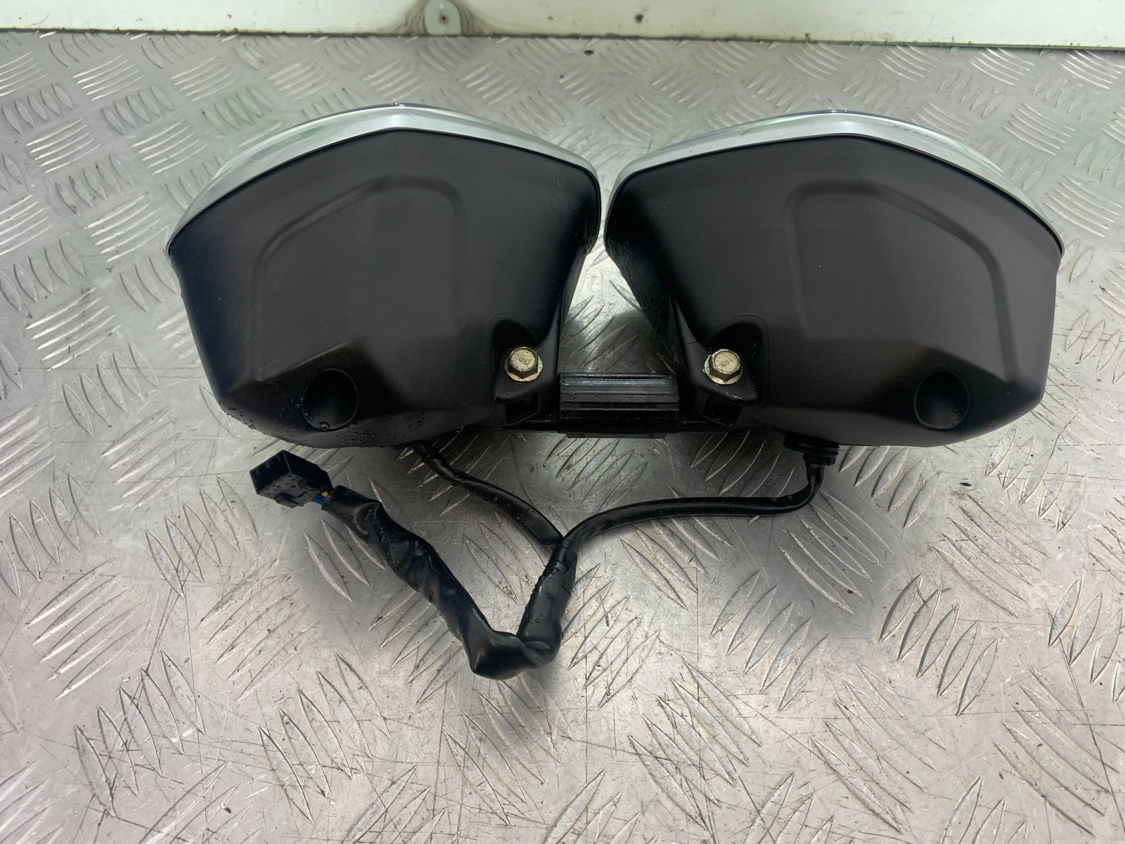 TRIUMPH 675 STREET TRIPLE R HEADLIGHTS YEAR 2013 - 2016 (CMB1221)