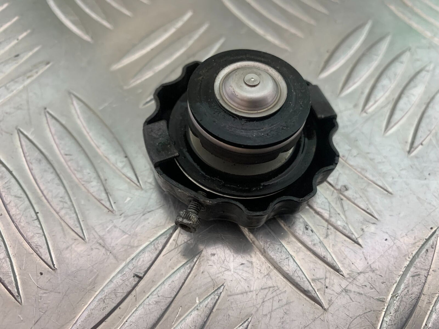 YAMAHA MT07 MT-07 RADIATOR CAP  YEAR 2014 (STOCK 995)