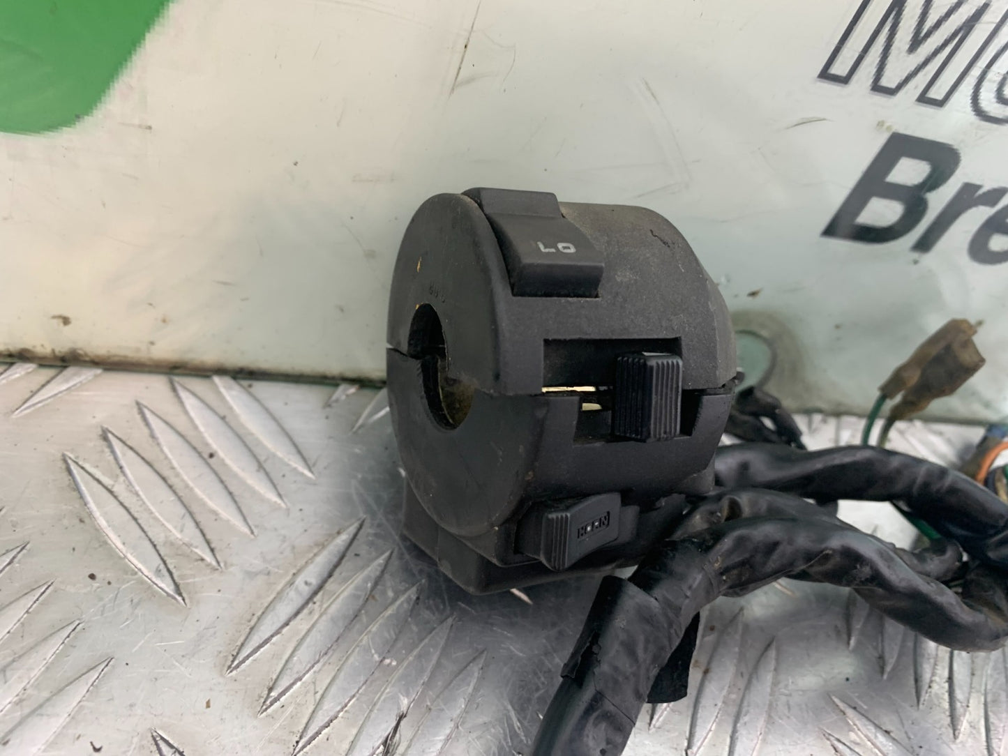 HONDA VT700 VT 700 SHADOW LEFT SWITCH GEAR  YEAR 1984-85 (CMB1328)