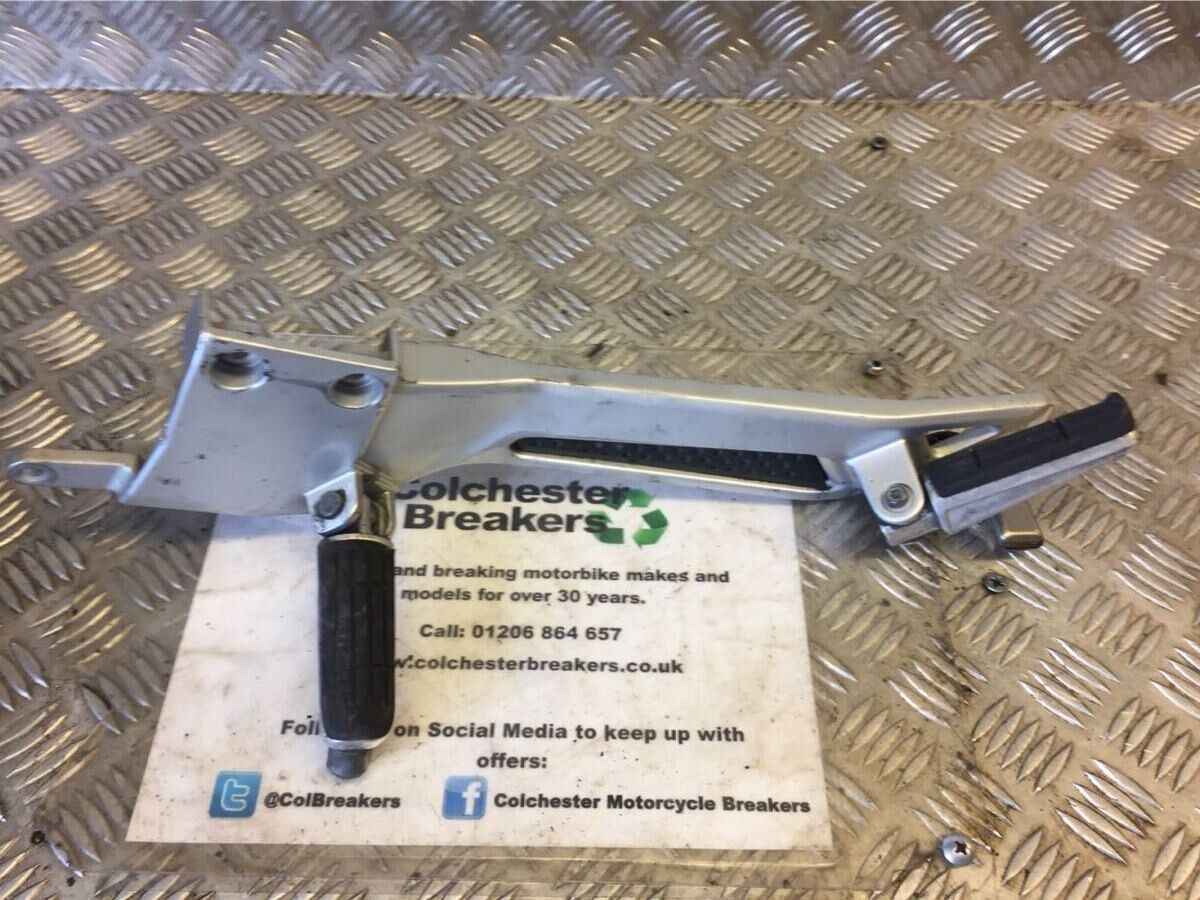 YAMAHA FJR1300 FJR 1300 LEFT HANGER AND PEGS  YEAR 2009