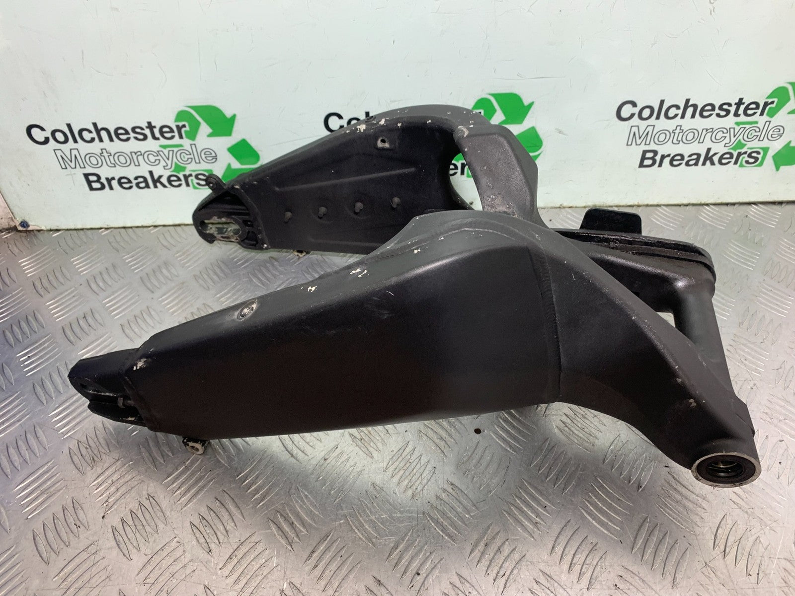 KAWASAKI ZX10R ZX10 R SWINGARM  2008-2010 (CMB1301)