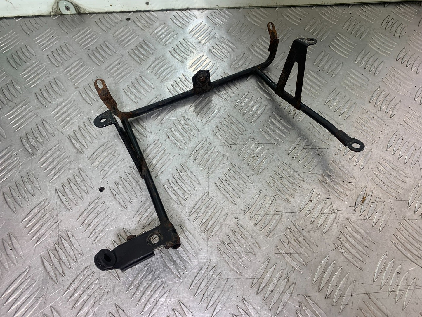 TRIUMPH 1050 SPRINT ST OIL COOLER BRACKET   2004-2007 (CMB1197)