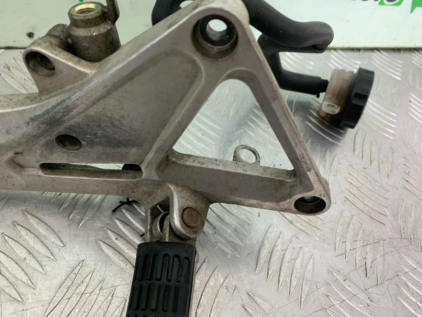 HONDA CB600 CB 600 HORNET RIGHT HANGER  YEAR 1998-2002 (CMB1297)