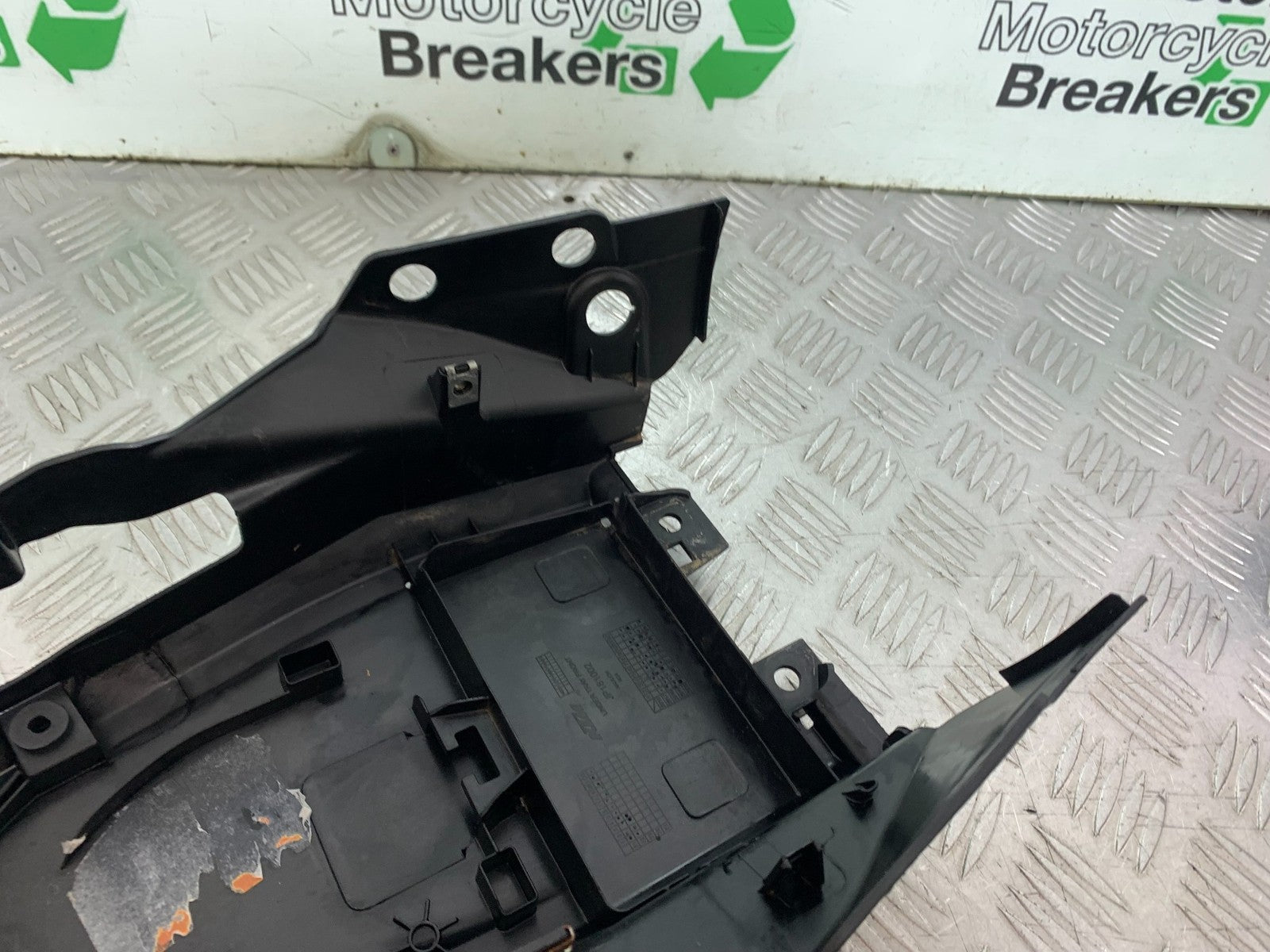 KTM DUKE 125 UNDERTRAY YEAR 2017-2022 (CMB1274)
