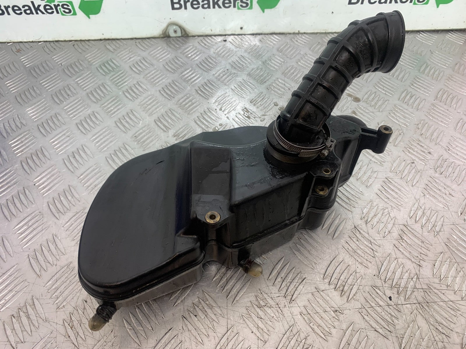 PIAGGIO VESPA GTS 125 AIRBOX  YEAR 2009-14 (CMB1261)