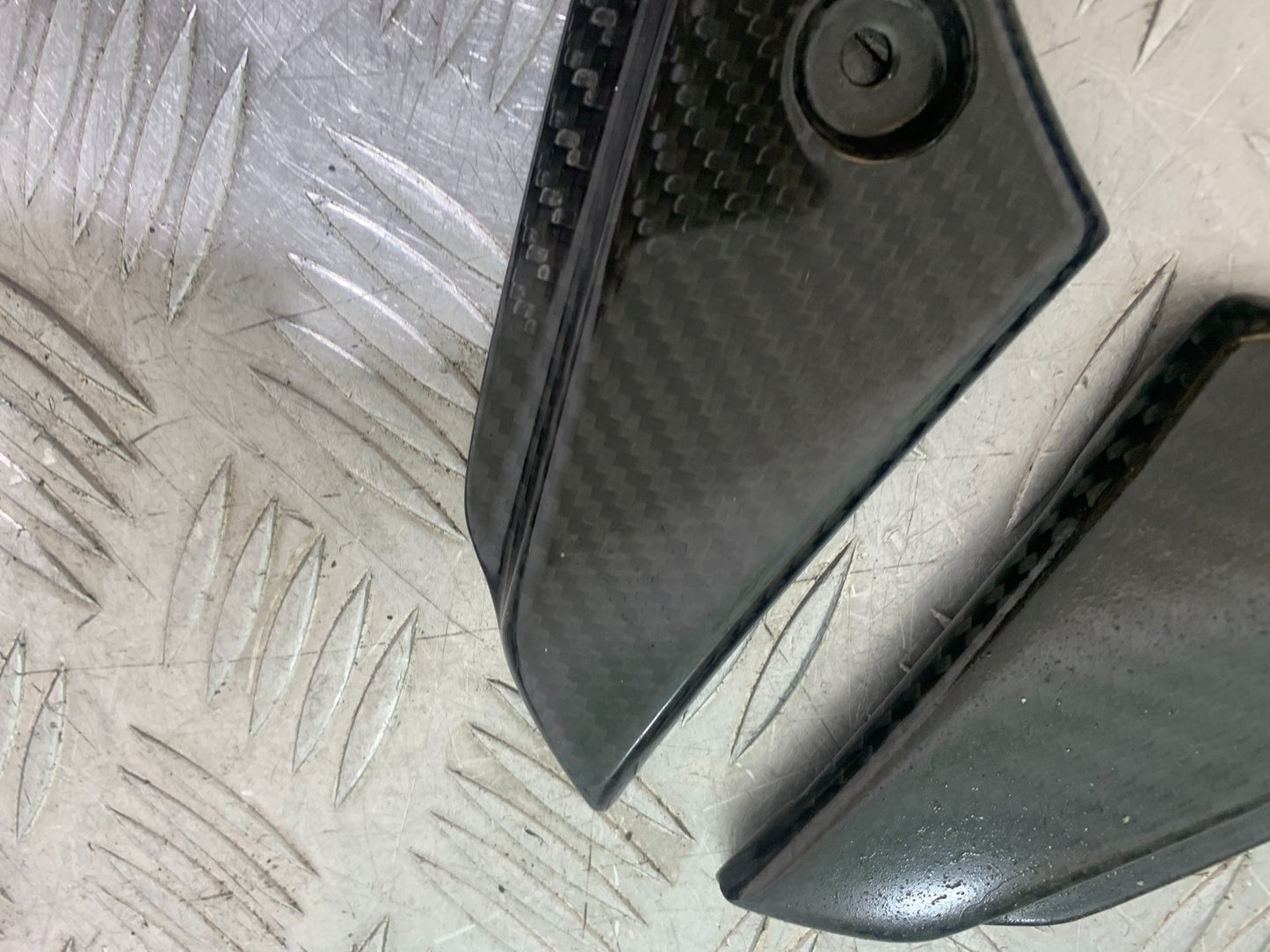 YAMAHA YZF R1 14 B BIG BANG LEFT & RIGHT CARBON TOP INFILLS   2009-14 (CMB1175)