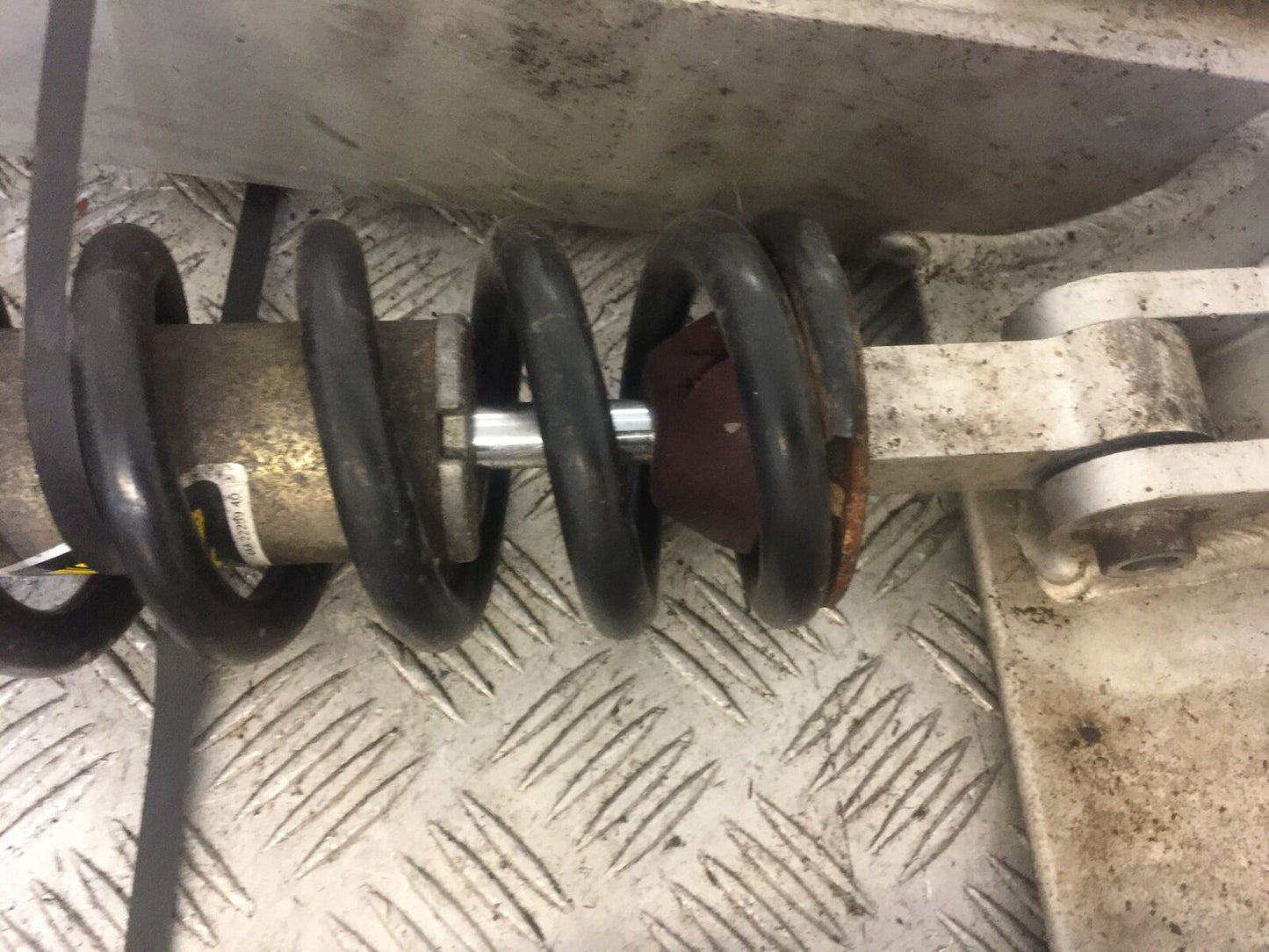 YAMAHA FZ6 REAR SHOCK & SWINGARM  YEAR 2004 (STOCK 693)