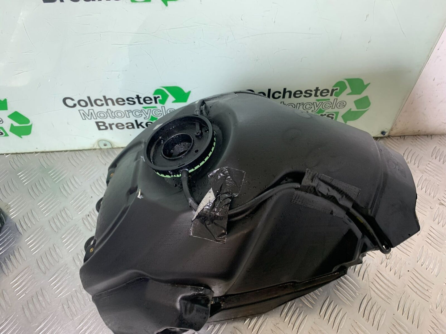 APRILIA SL750 SL 750 SHIVER PETROL TANK  YEAR 2012 (CMB1074)