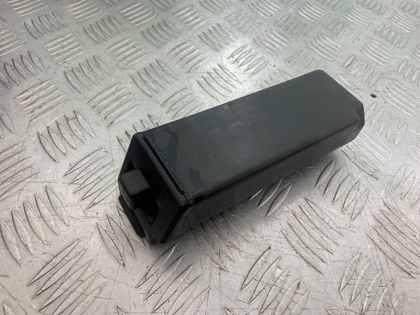 KAWASAKI GPZ600 GPZ 600 STORAGE BOX  YEAR 1988-90 (CMB1258)