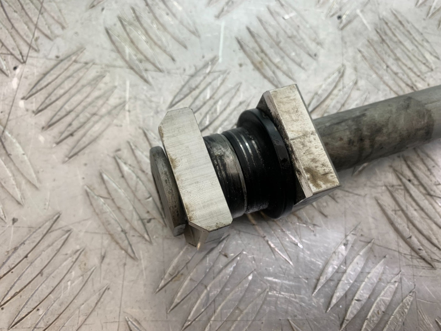 HONDA CBR1000 rr FIREBLADE REAR WHEEL SPINDLE  YEAR 2012-2016 (CMB1198)