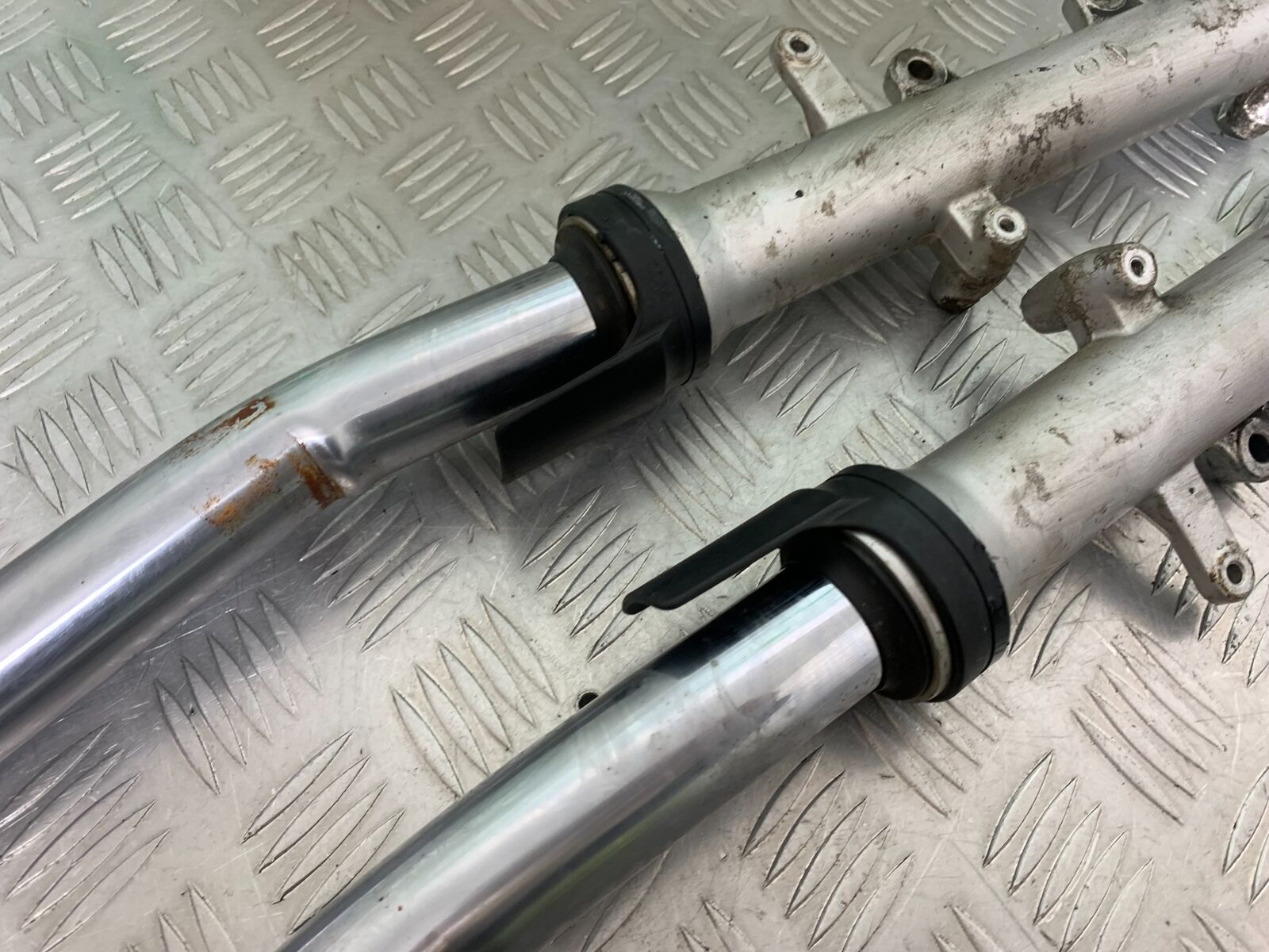 YAMAHA YZF600 YZF 600 THUNDERCAT FORKS (BENT)  1996-2003 (CMB1105)