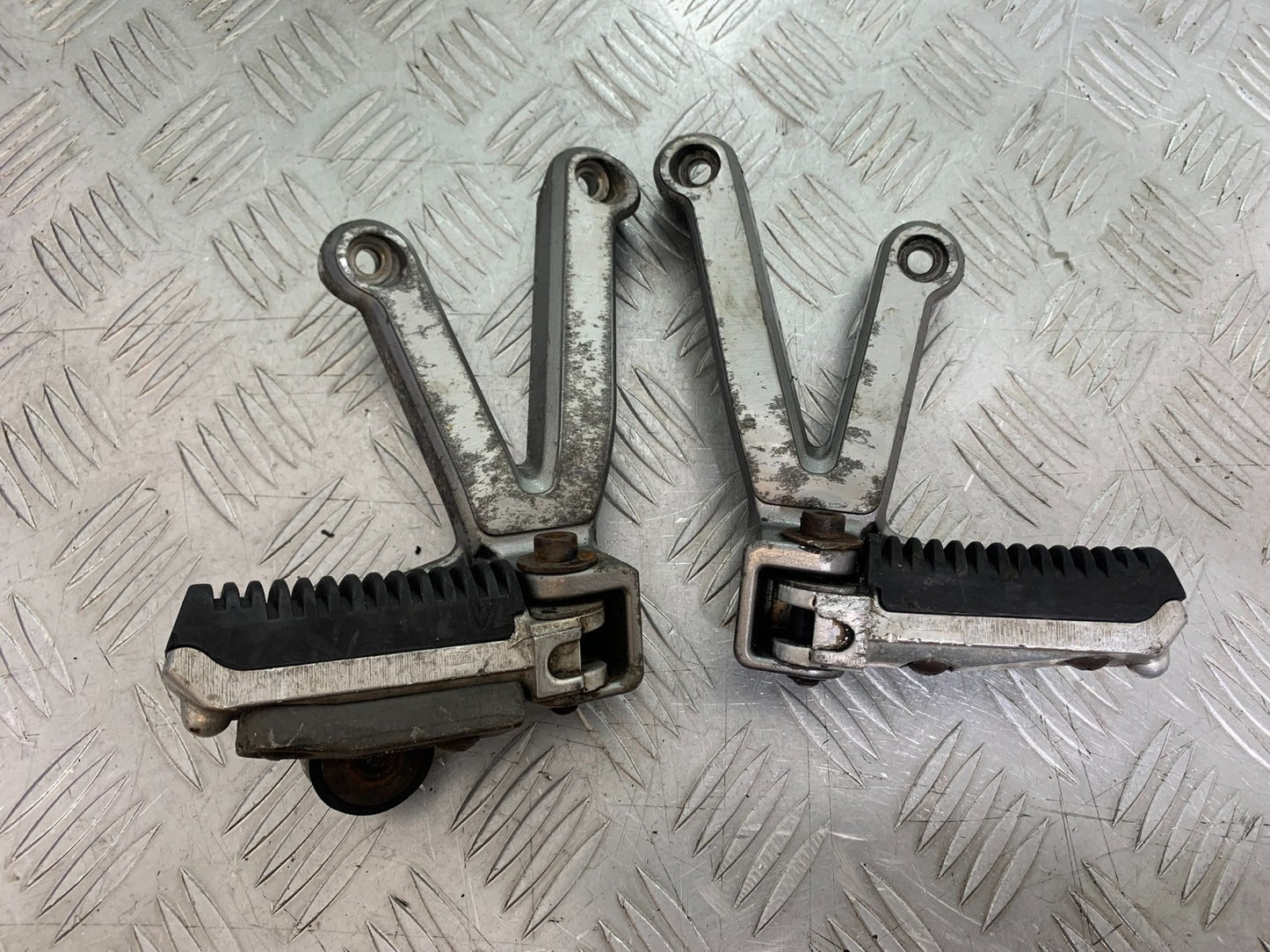 SUZUKI GSF1200 GSF 1200 BANDIT REAR HANGERS    YEAR 2001-2004 (CMB1188)