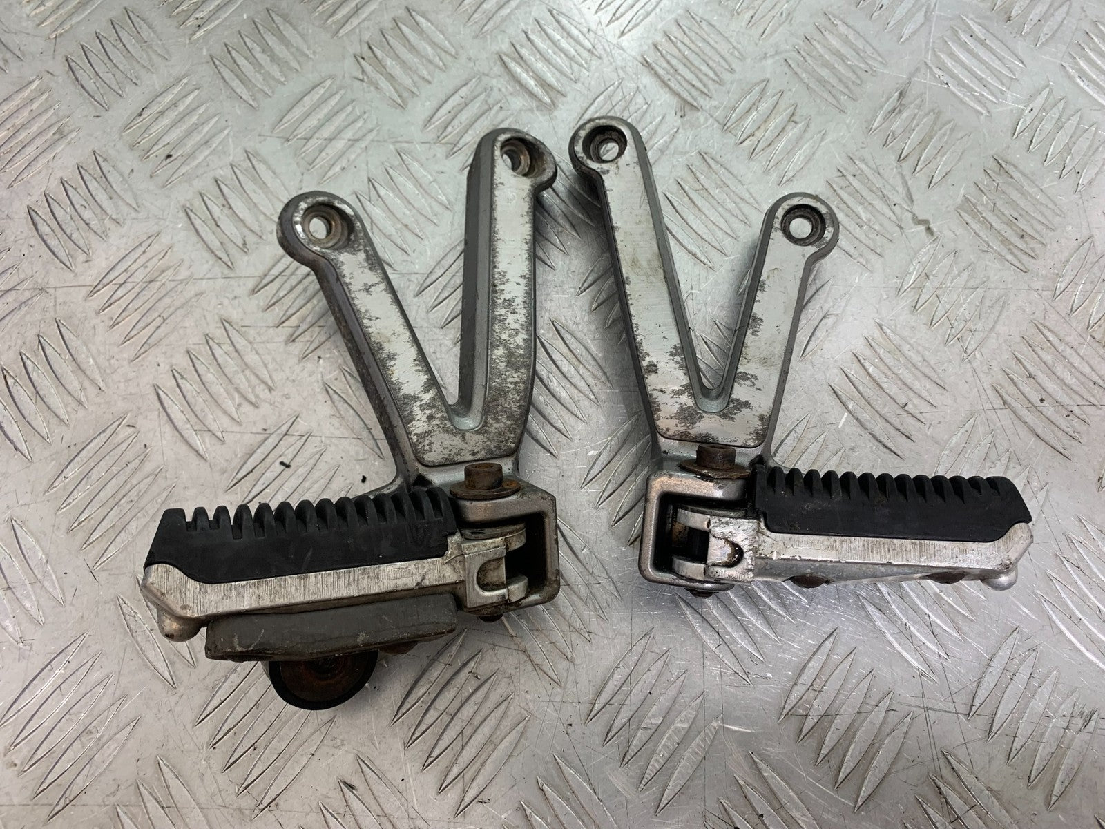 SUZUKI GSF1200 GSF 1200 BANDIT REAR HANGERS    YEAR 2001-2004 (CMB1188)