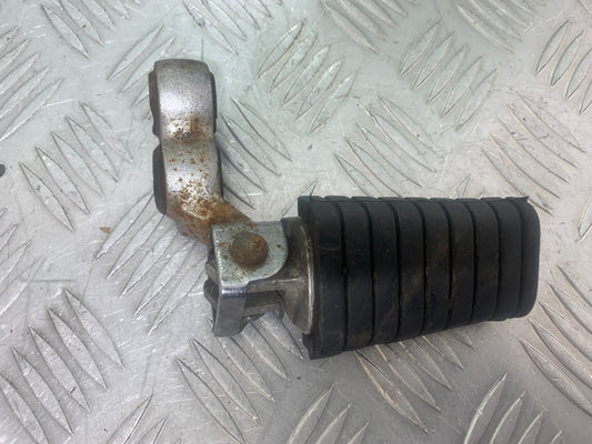 YAMAHA XV535 XV 535 VIRAGO FRONT RIGHT FOOTPEG  YEAR 1994-02 (CMB1139)