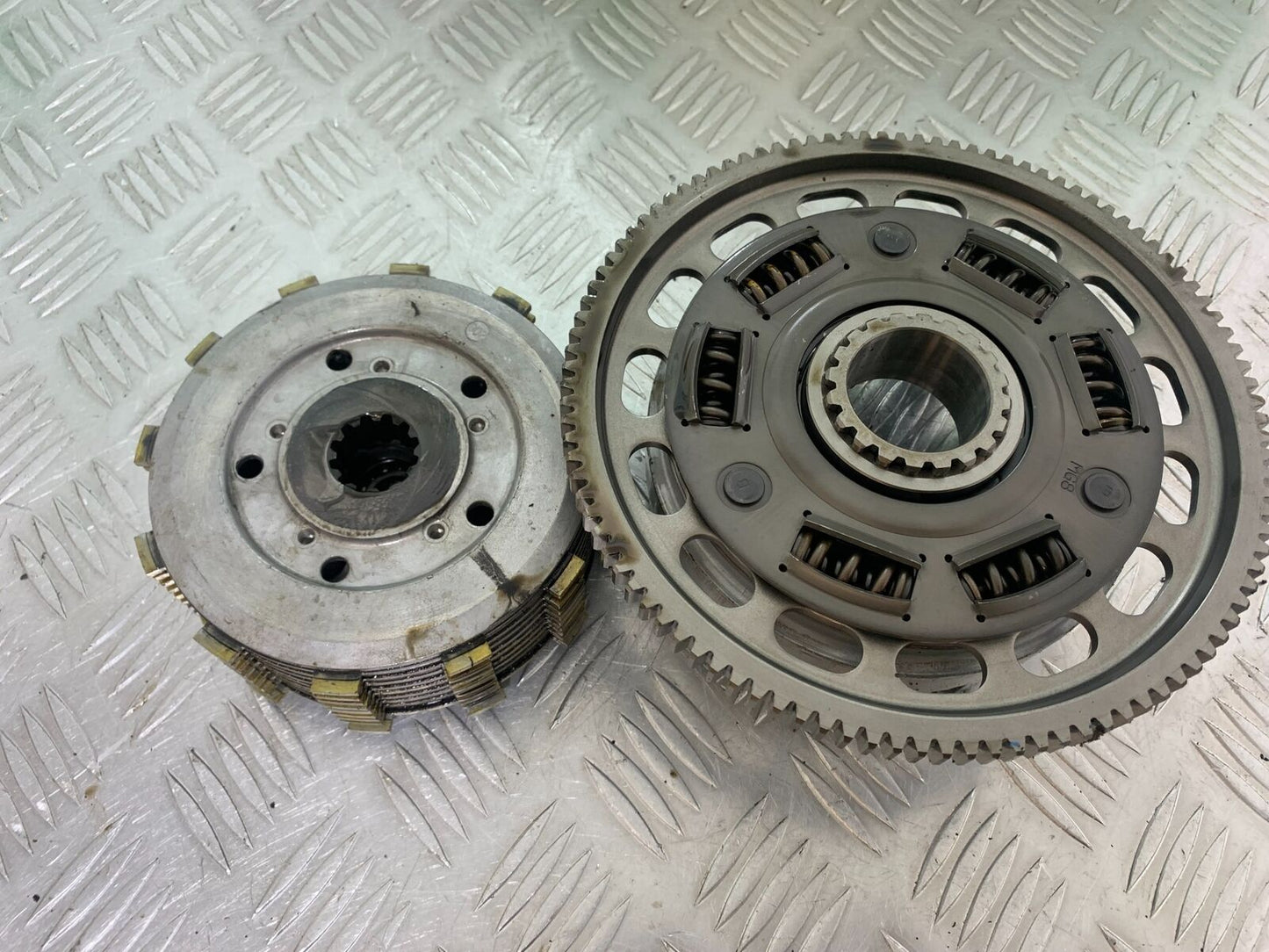 TRIUMPH 955i SPRINT ST CLUTCH  YEAR 1999-2004 (STOCK 735)