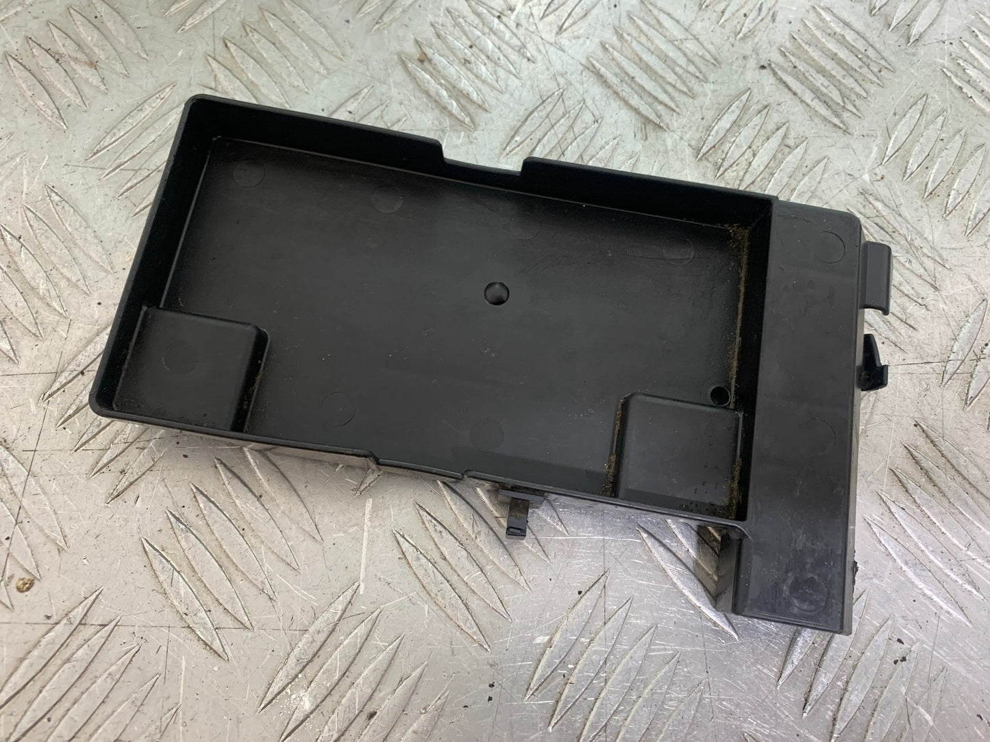 YAMAHA XVS 1300 MIDNIGHT STAR BATTERY TRAY LID  YEAR 2007-16 (CMB1200)
