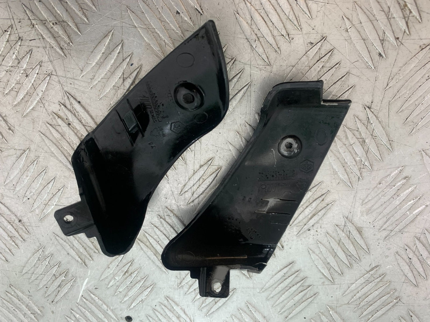 PIAGGIO VESPA GTS 125 LEFT & RIGHT INFILLS  YEAR 2009-14  (CMB1261)