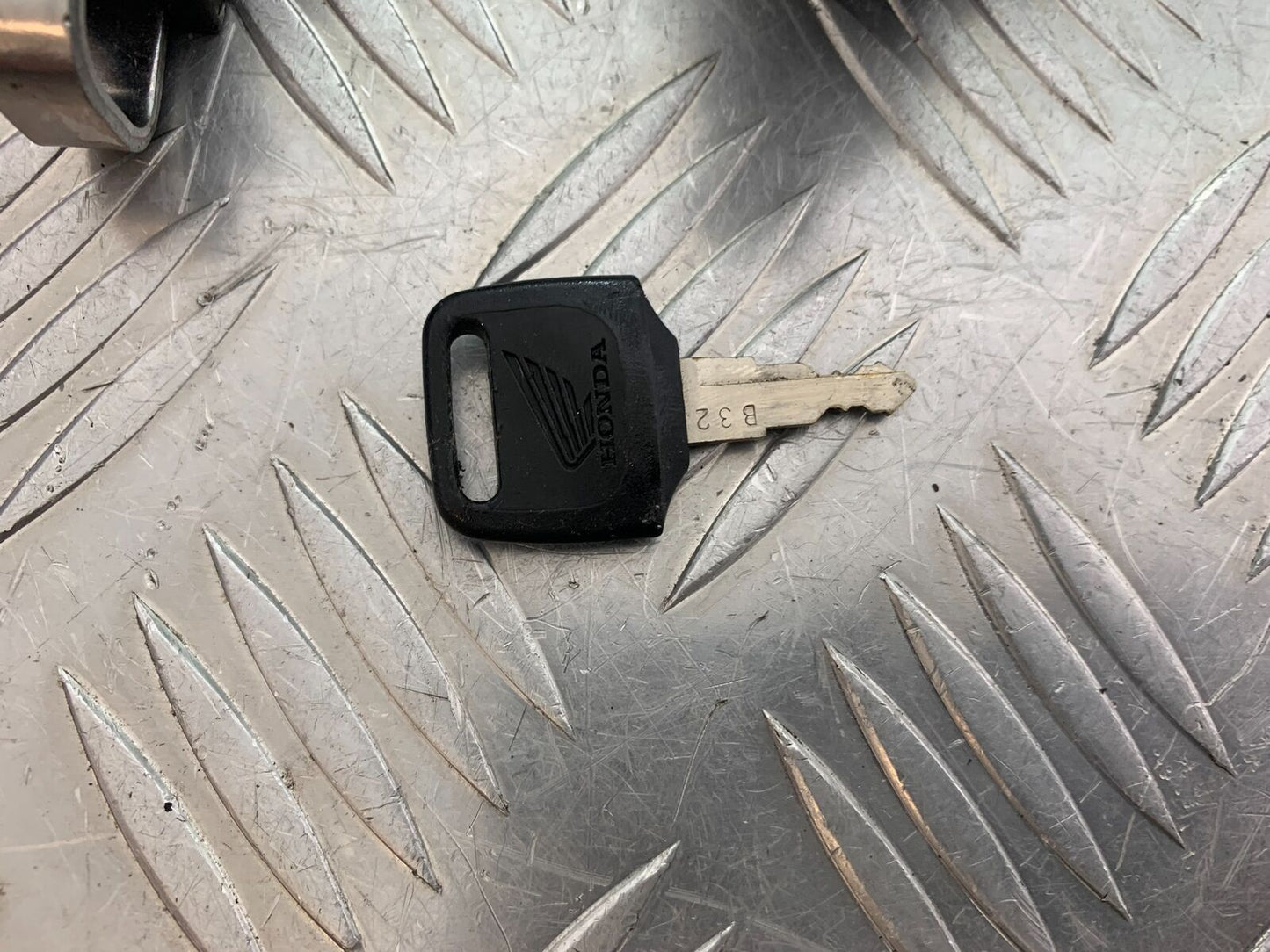 HONDA VT1100 C SHADOW SPIRIT LOCKS AND KEY  2002-2003 (CMB1035)