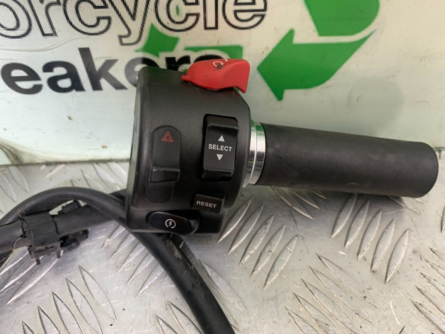 YAMAHA XVS 1300 MIDNIGHT STAR RIGHT SWITCH GEAR  YEAR 2007-16 (CMB1200)