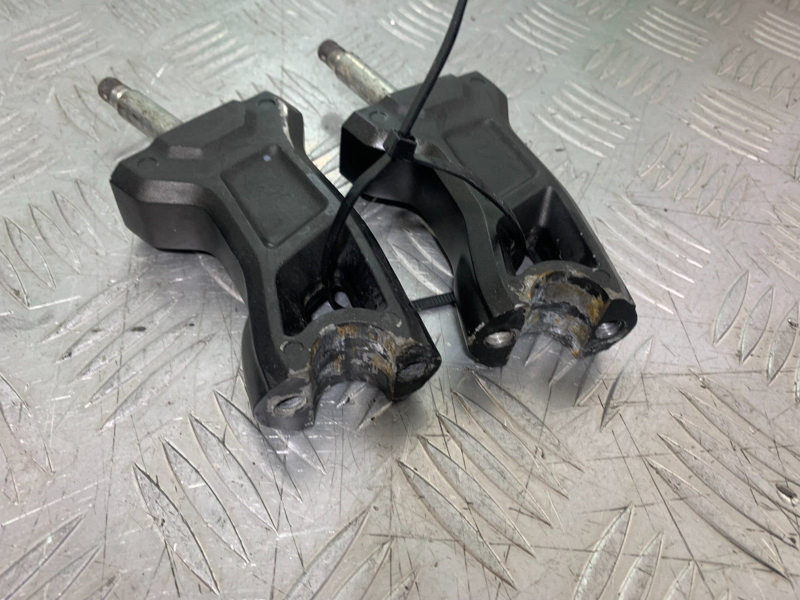 KAWASAKI 650 VERSYS HANDLEBAR CLAMPS  YEAR 2015-2018 (CMB1288)