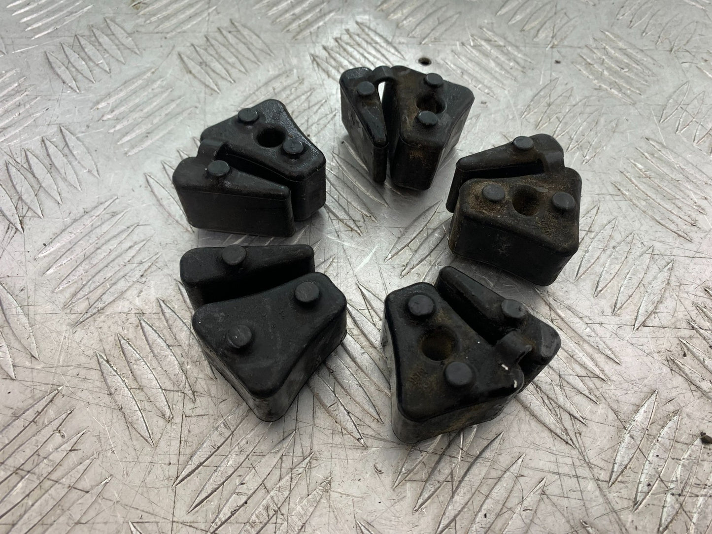 HONDA CBF600 CBF 600 CUSH DRIVE RUBBES  YEAR 2004 -07 (CMB1247)