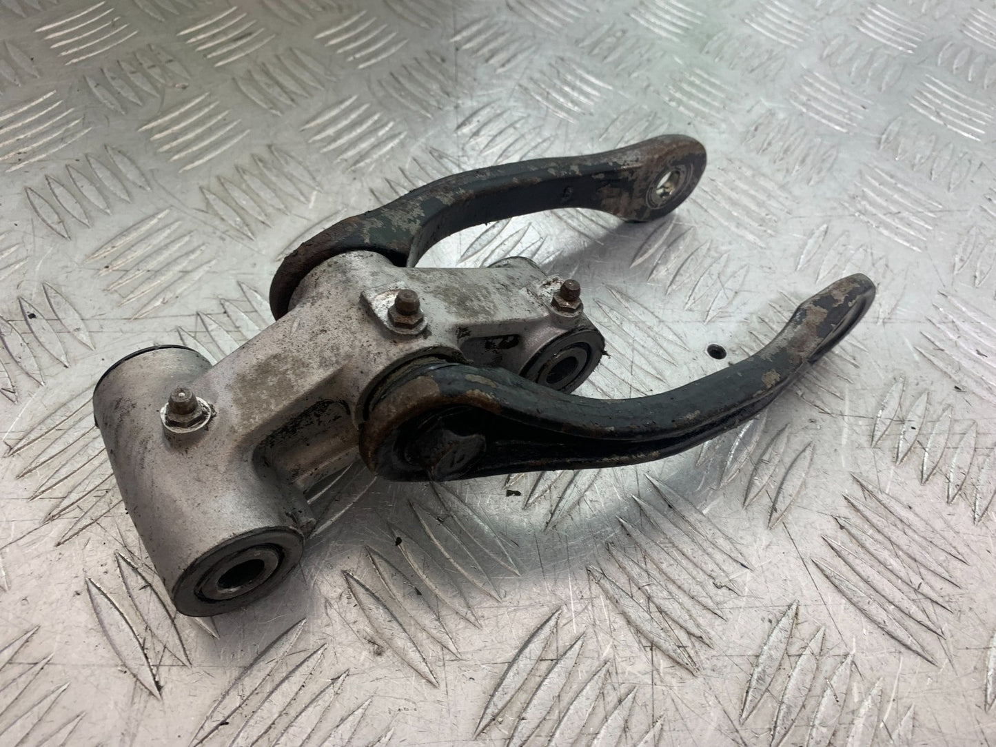 KAWASAKI ZZR1100 D REAR SHOCK LINKAGE    YEAR 1993-2001 (CMB1289)