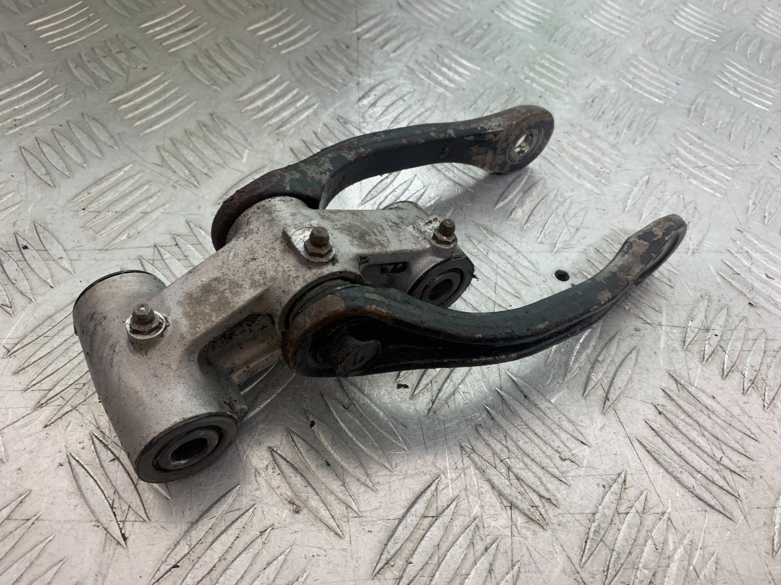 KAWASAKI ZZR1100 D REAR SHOCK LINKAGE    YEAR 1993-2001 (CMB1289)