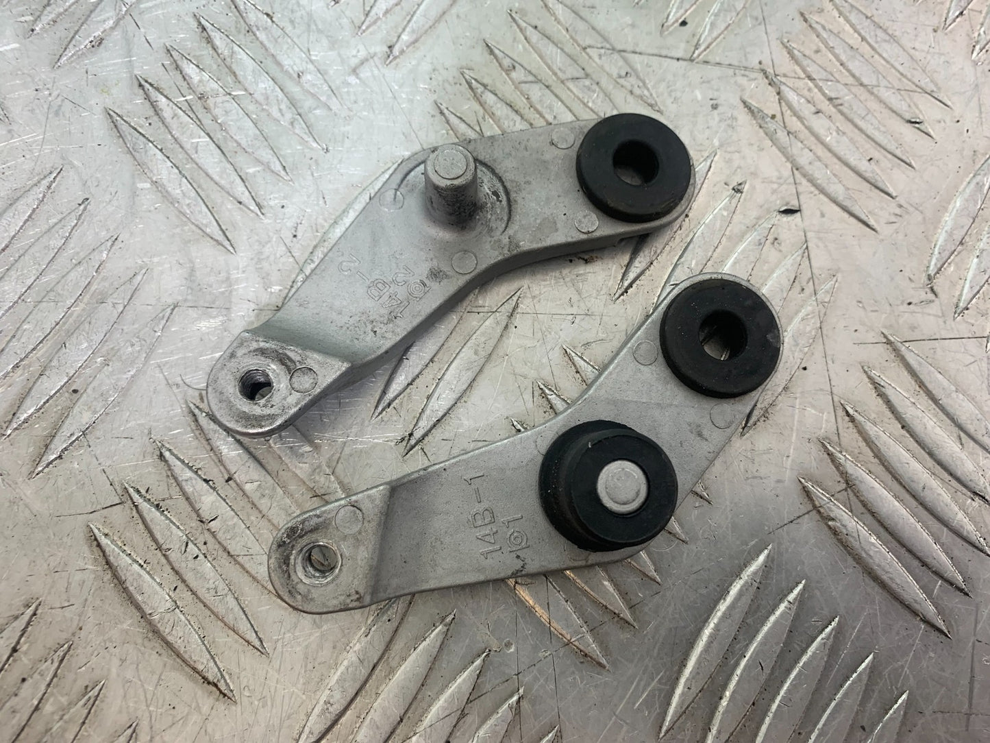 YAMAHA YZF R1 14 B BIG BANG TANK BRACKETS  2009-14 (CMB1175)
