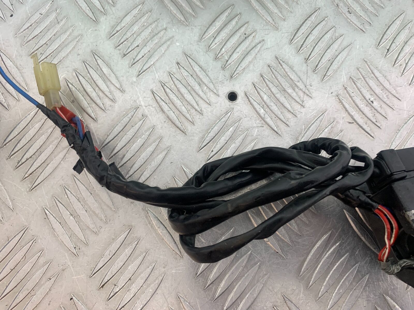 YAMAHA XV535 XV 535 VIRAGO RIGHT SWITCH GEAR  YEAR 1994-02 (CMB1044)