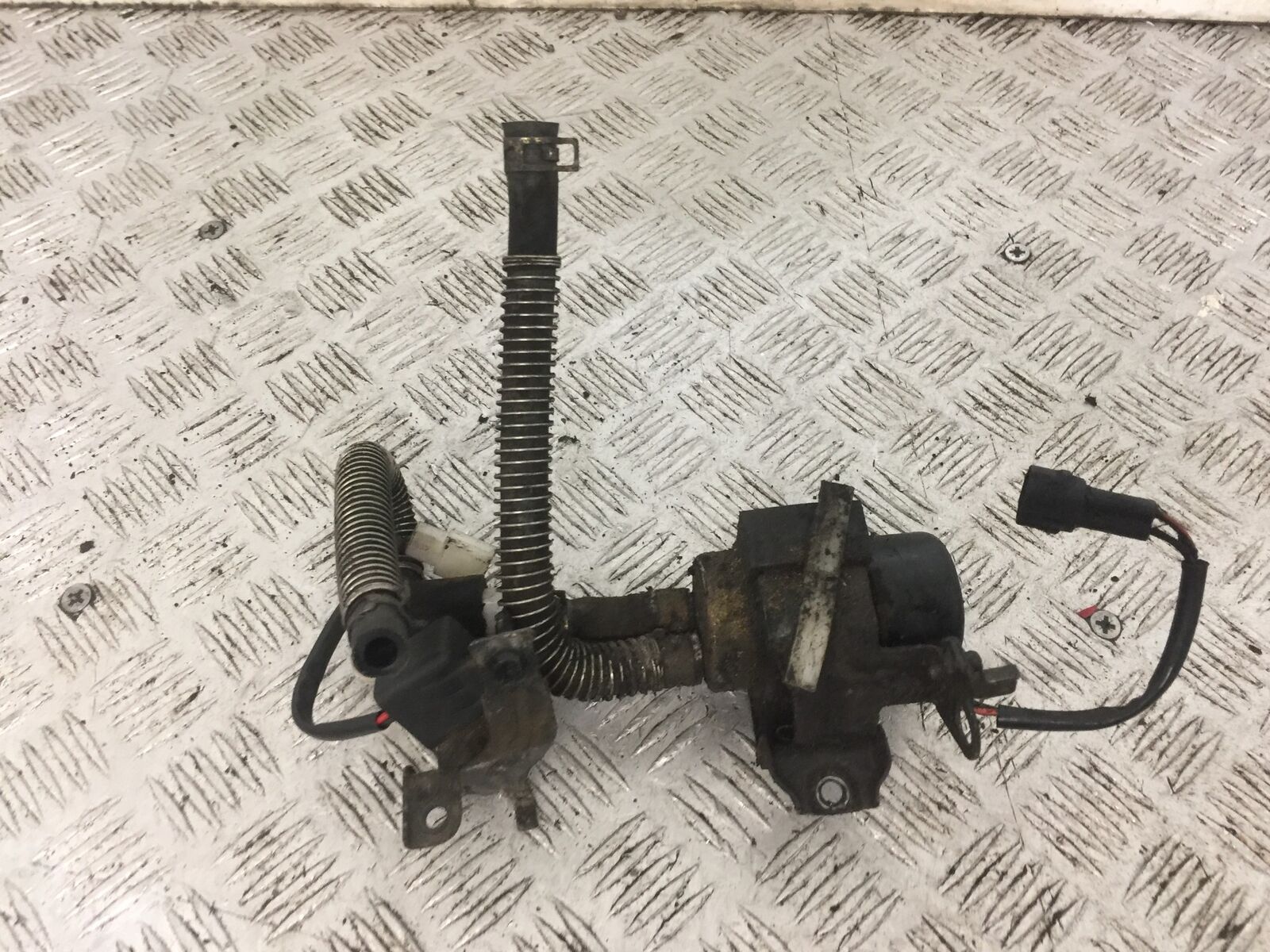 KAWASAKI ZX9R ZX9 E1 PETROL PUMP  YEAR 2000 (STOCK 795)