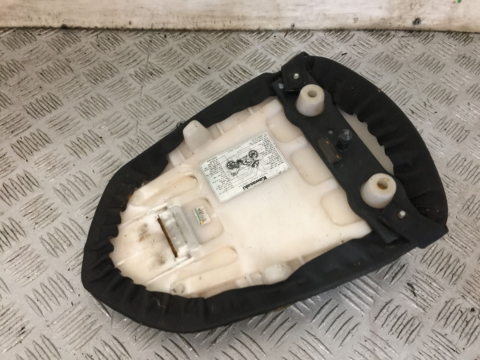 KAWASAKI NINJA 250 R EX250 REAR SEAT   YEAR 2008  (STOCK 879)