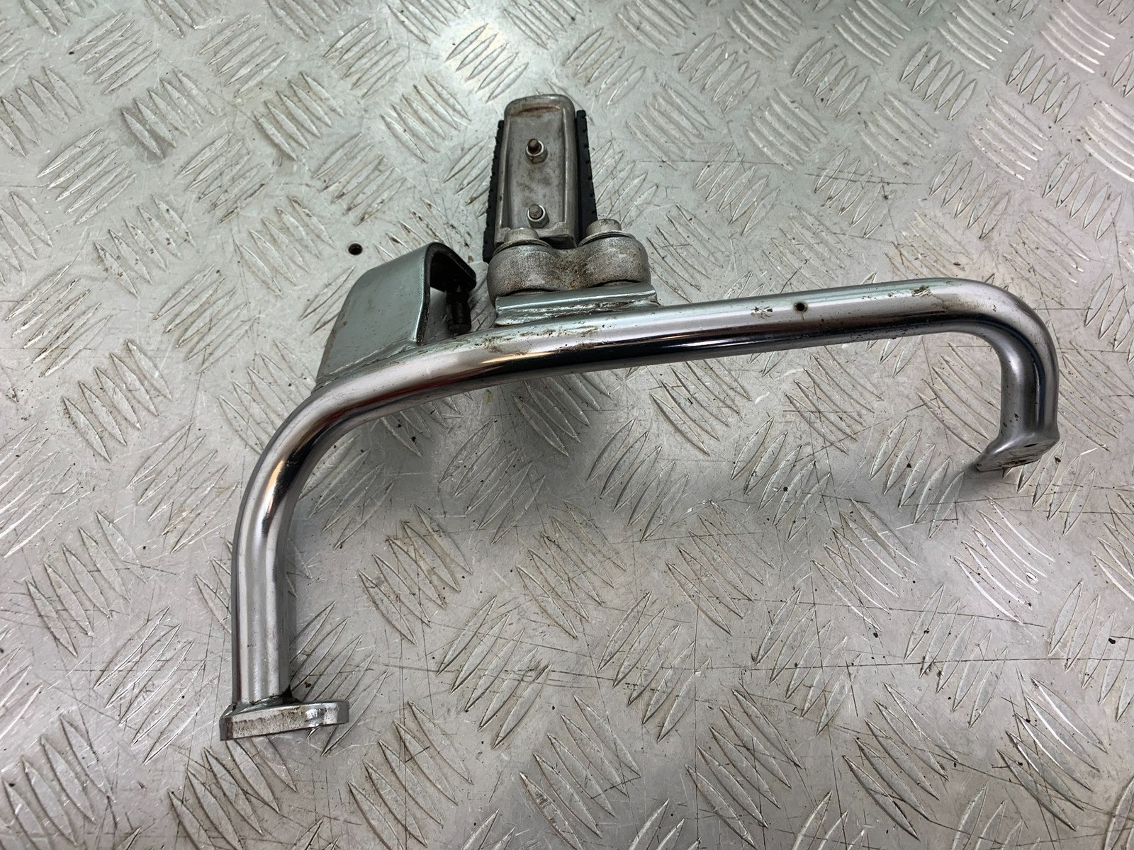 YAMAHA XV1100 XV 1100 VIRAGO LEFT HANGER AND PEG  1990-1999 (CMB1190)