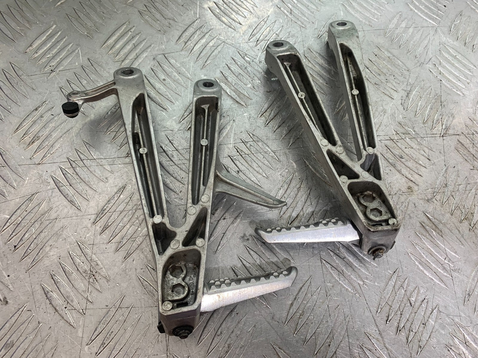 HONDA CBR1000 rr FIREBLADE REAR HANGERS AND PEGS  YEAR 2006 (CMB1220)