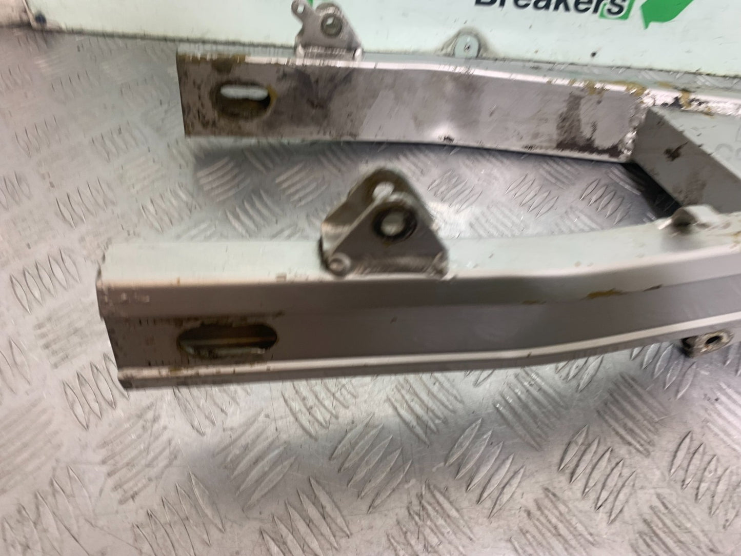 SUZUKI GSX750 INAZUMA SWINGARM  YEAR 1998-2003 (CMB1308)