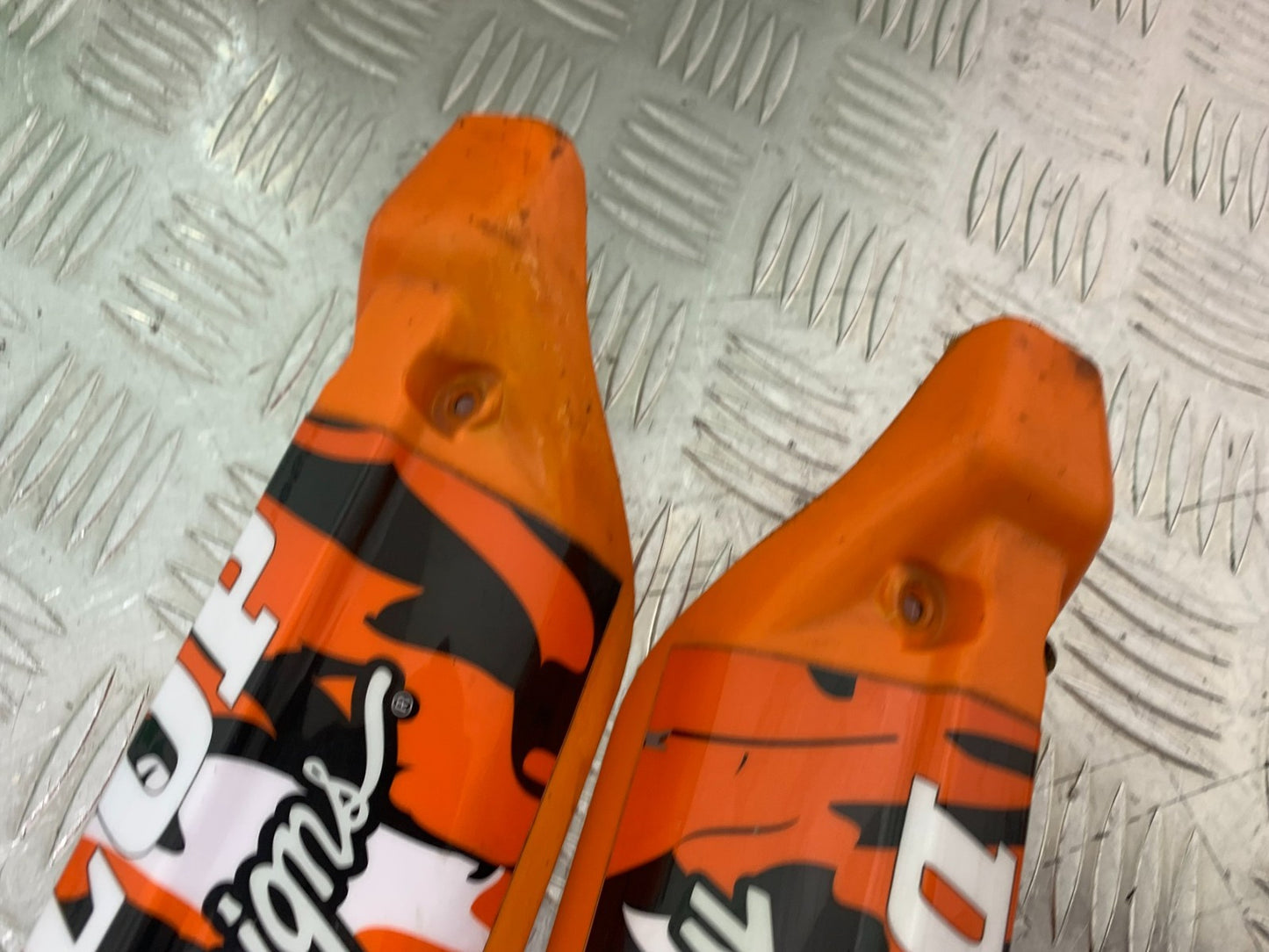 QINGQI QM125 GY-2B FORKS GUARDS YEAR 2016 (CMB1228)