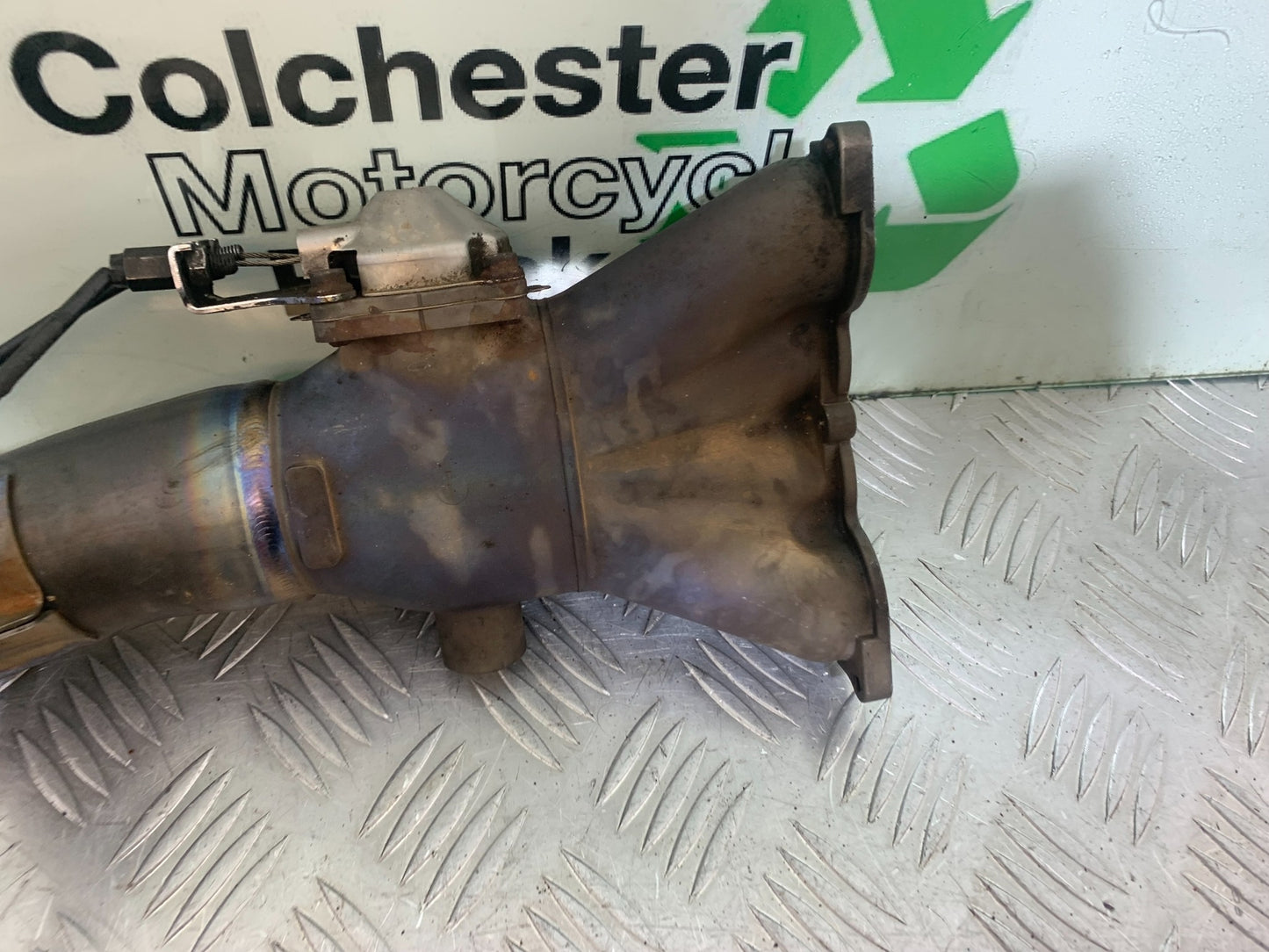 YAMAHA YZF R1 EXHAUST AND  VALVE  YEAR 2004-2006 (CMB1155)
