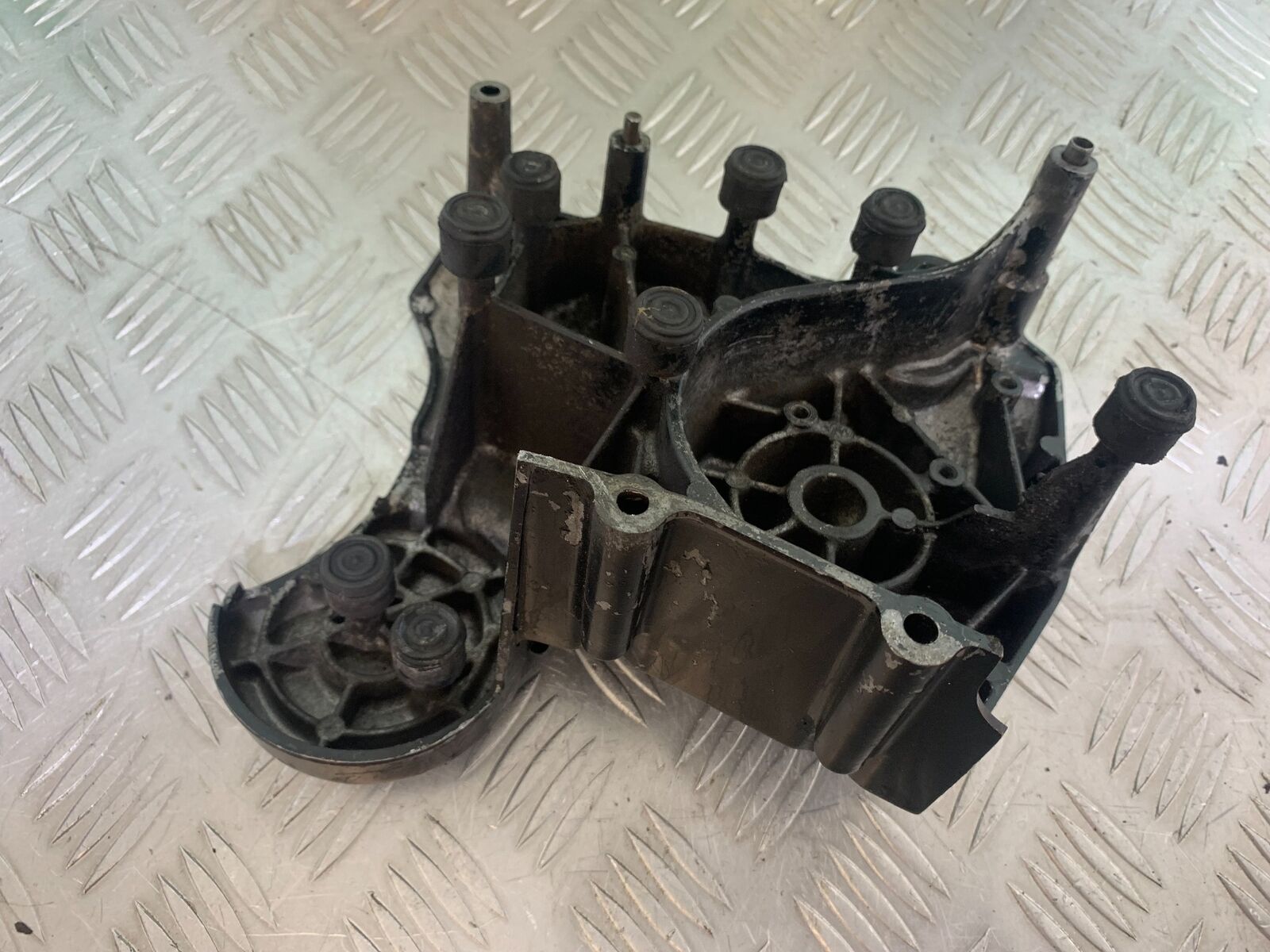 KAWASAKI Z750 ZR750 ZR-7S SPROCKET COVER  YEAR 1999-05 (CMB1135)