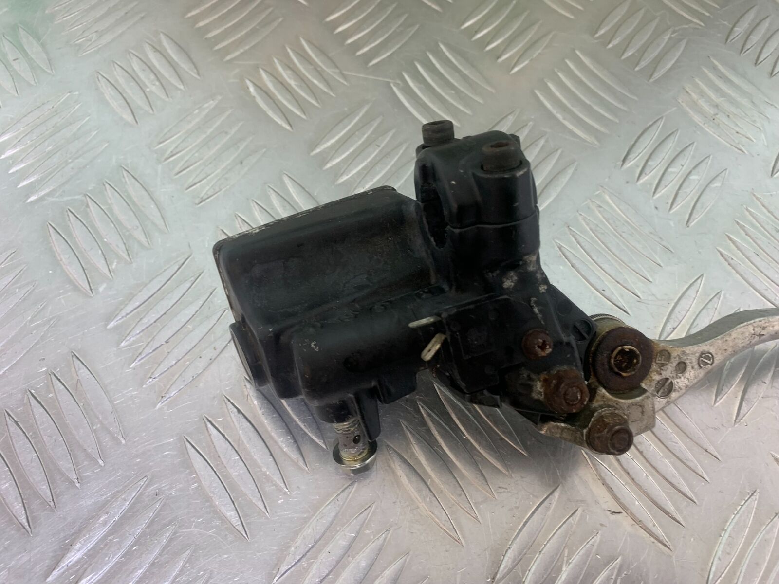 KAWASAKI ZR 750 ZEPHYR FRONT BRAKE MASTER CYLINDER  YEAR 1991-95 (CMB1008)