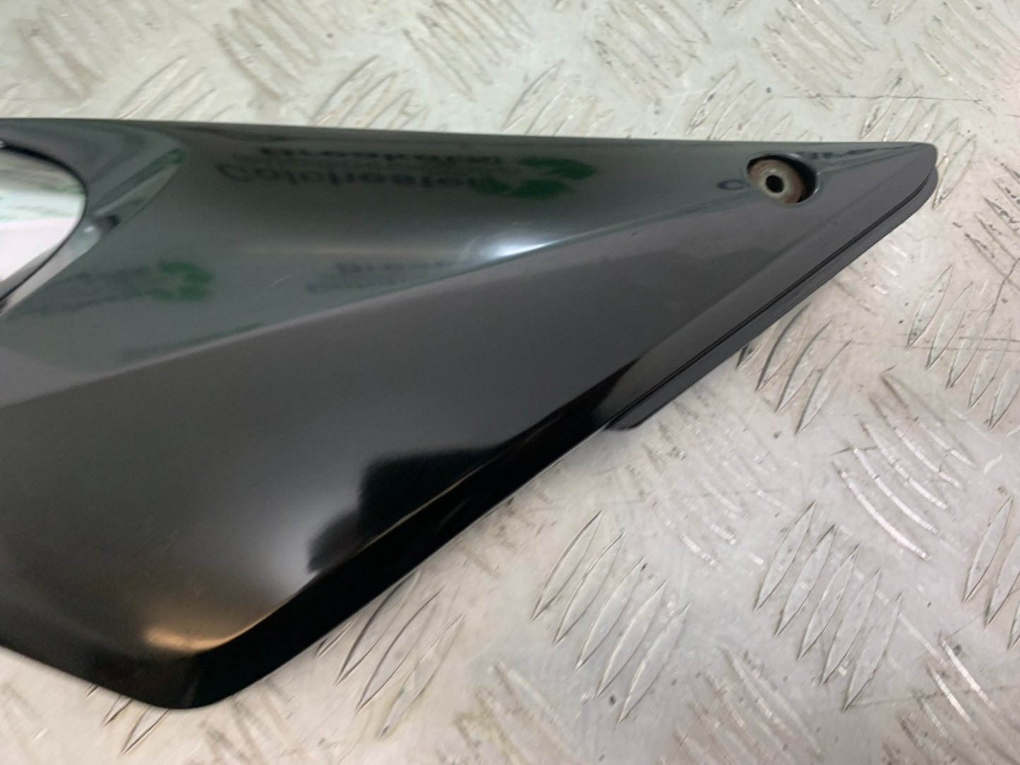 SUZUKI GSF1200 GSF 1200 BANDIT LEFT SEAT PANEL  YEAR 2001-2004 (CMB1188)